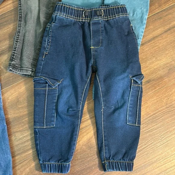 Lot of 3T pants. - Picture 6 of 9